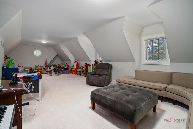 Building Photo - 14 Briarwood Ln