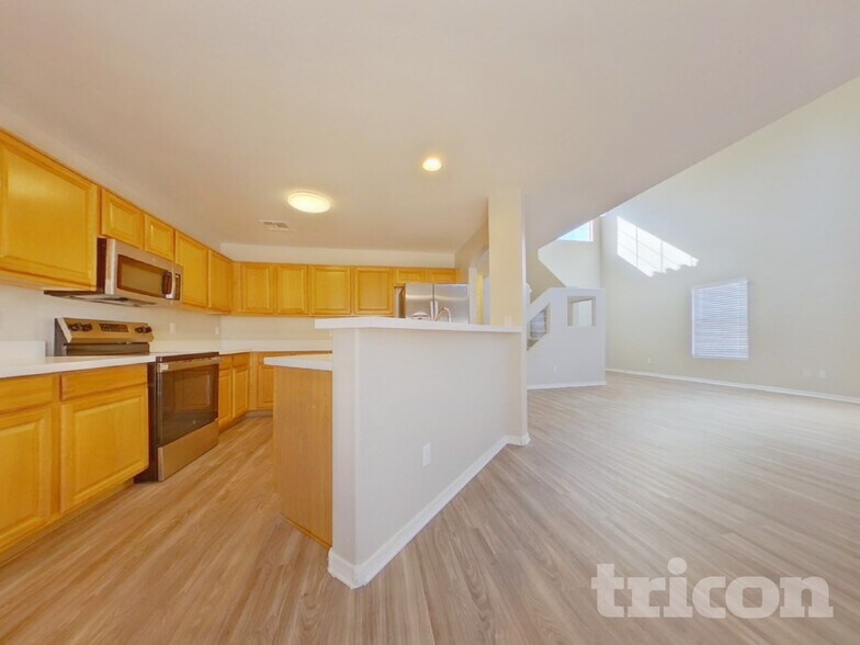 Building Photo - 22040 W Gardenia Dr