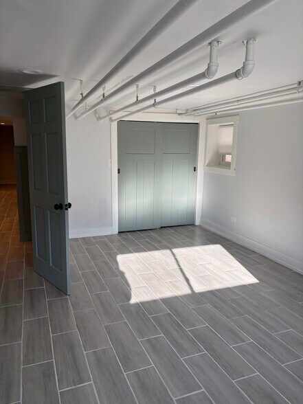 Bedroom - 4912 N Mason Ave