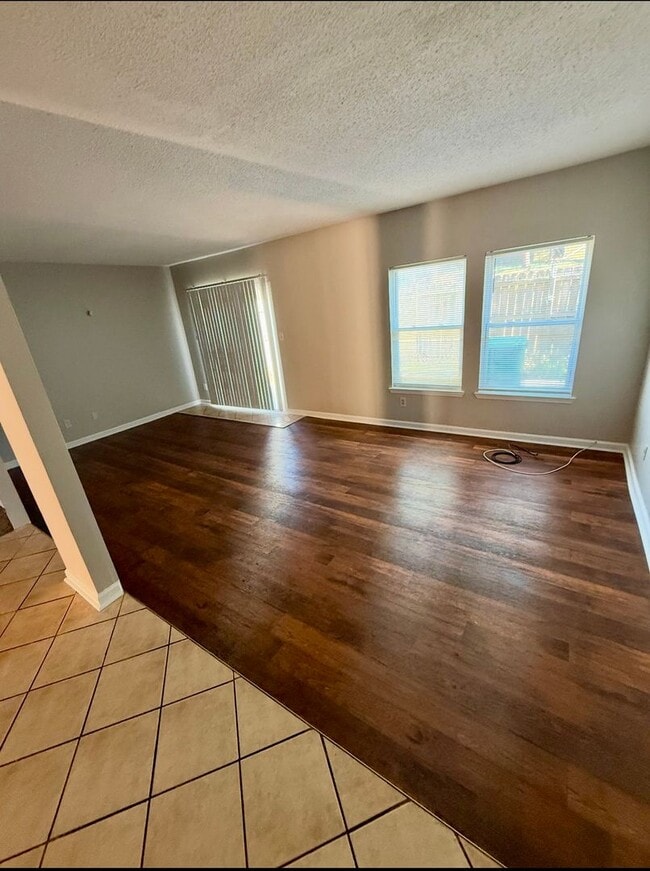 Building Photo - Freshly renovated 3 bedroom condo in Decatur