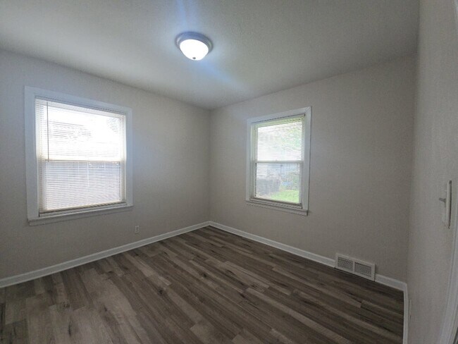 Building Photo - 1011 Blakley Dr