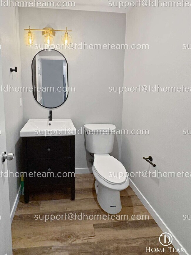 Building Photo - "Spacious 3-Bed Oasis in Kent with Elegant...