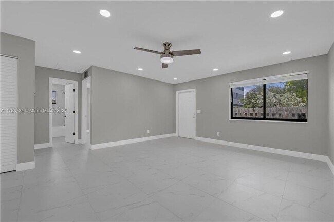 Building Photo - 2 bedroom in Hallandale FL 33009