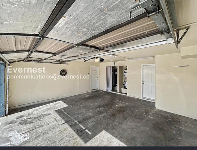 Building Photo - 6232 Carl Ave