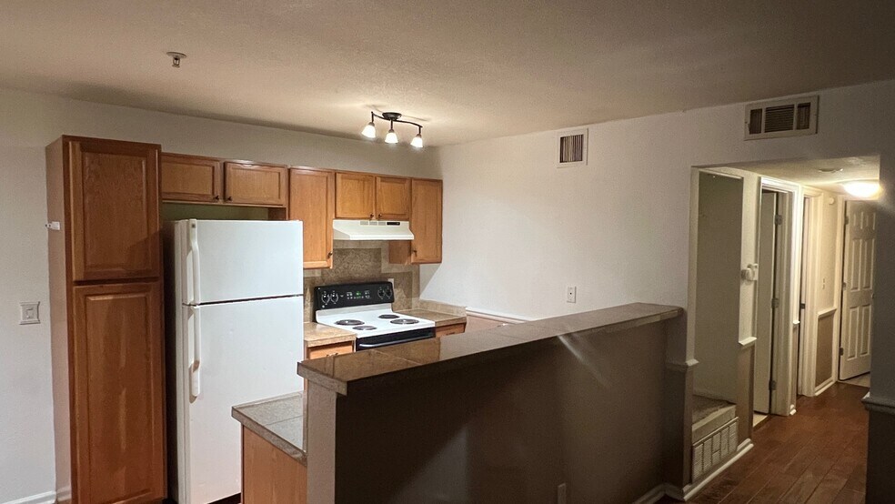 Building Photo - 8740 Corona St