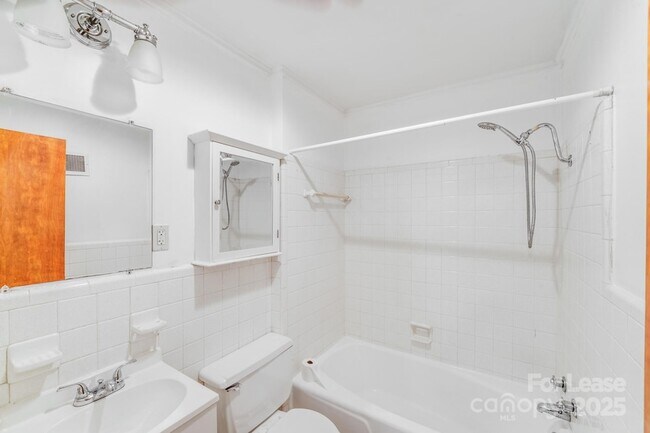 Building Photo - 405 W Harvie Ave