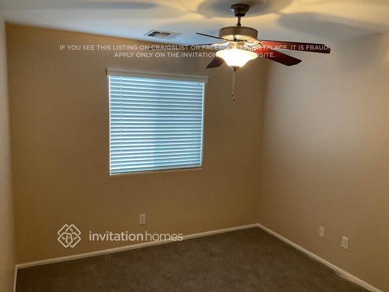 Building Photo - 37611 N Dena Dr