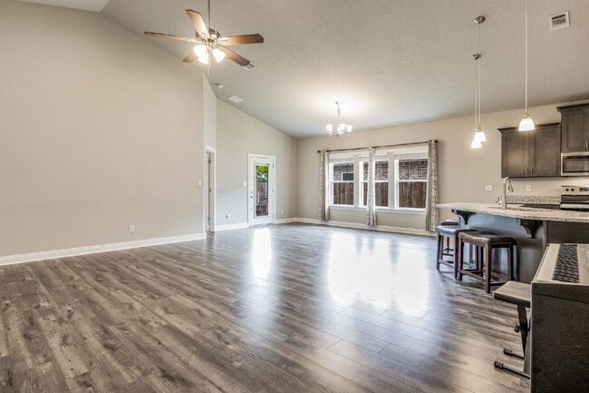 Building Photo - This beautifully maintained 3-bedroom, 2-bathroom residence offers the perfect blend of comfort, ...