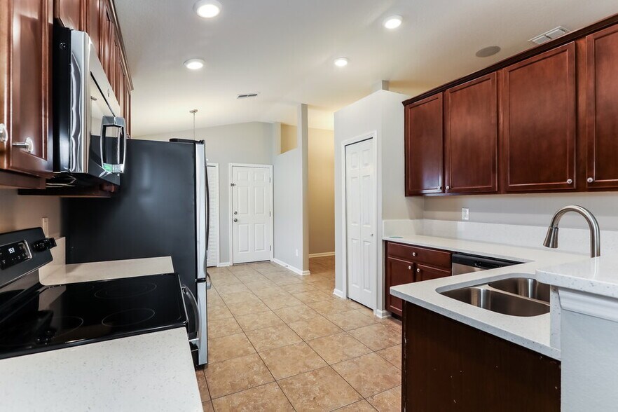 Building Photo - 146 N Aberdeenshire Dr