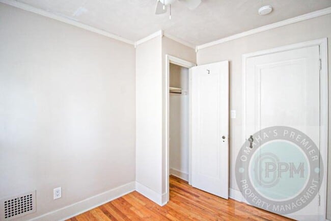 Building Photo - 2 Story 3 Bedroom 1 Bathroom home in the h...