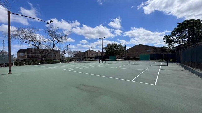 Building Photo - 10555 Turtlewood Ct