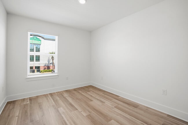 Building Photo - 105 Foxtail Wy