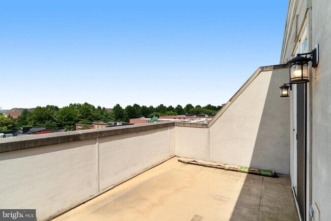 Building Photo - 906 Slaters Ln