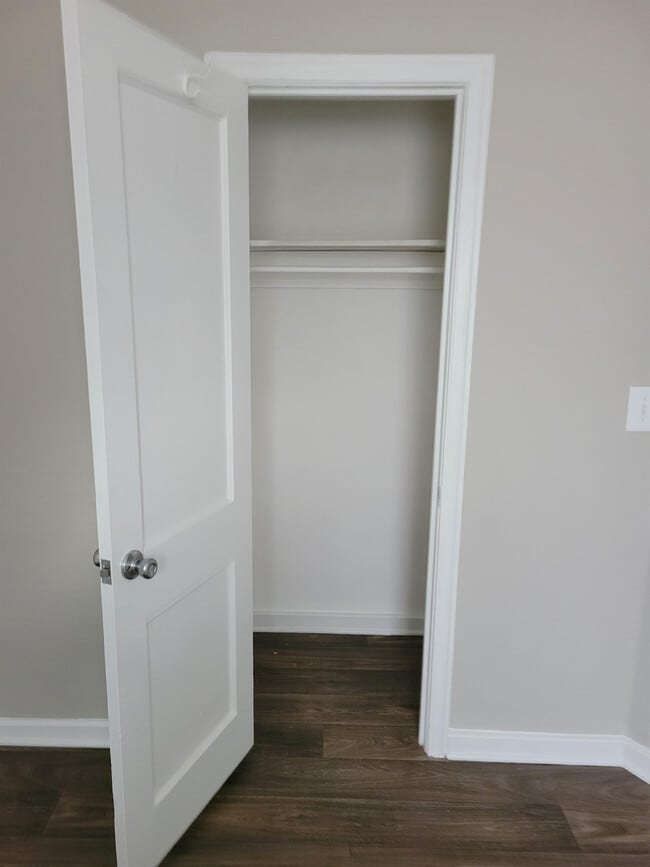 Building Photo - 332 S Bull St