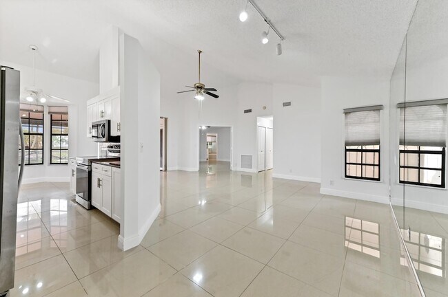 Building Photo - 5421 Helene Cir