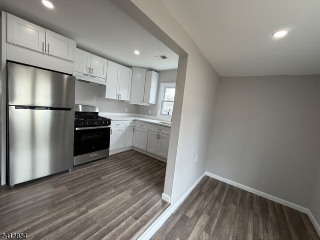 Building Photo - 37 Quaid St