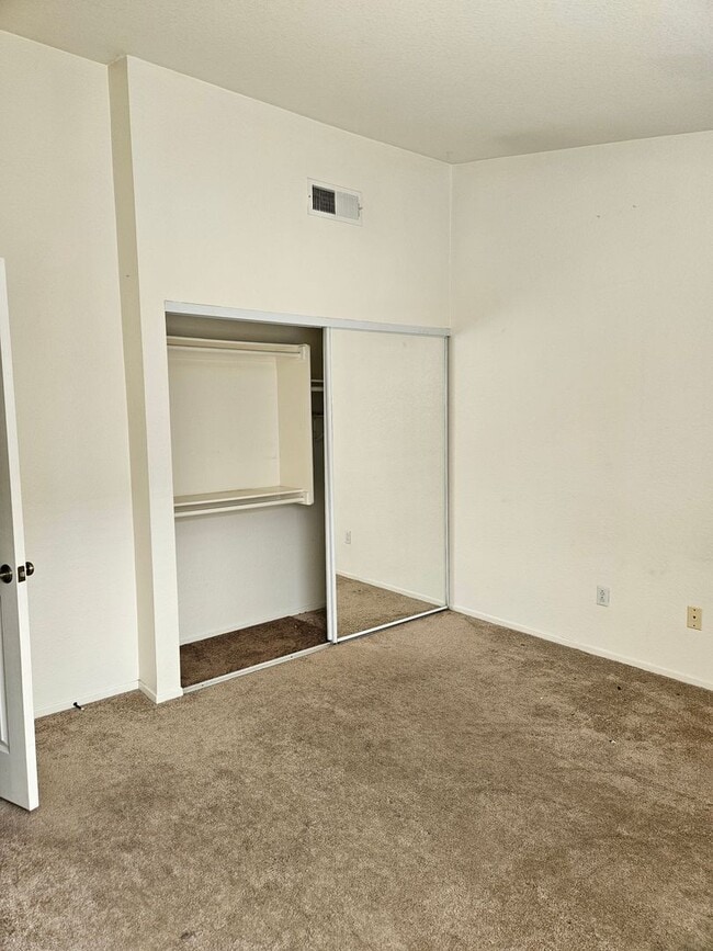 Building Photo - Light and Bright North Park 2 Bedroom Condo