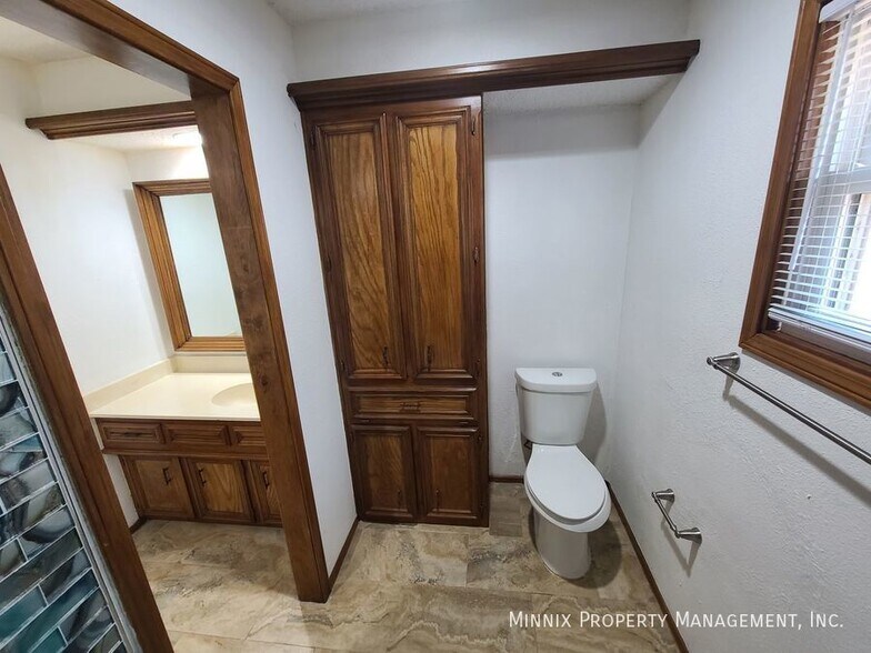 Building Photo - 4005 St Andrews Dr