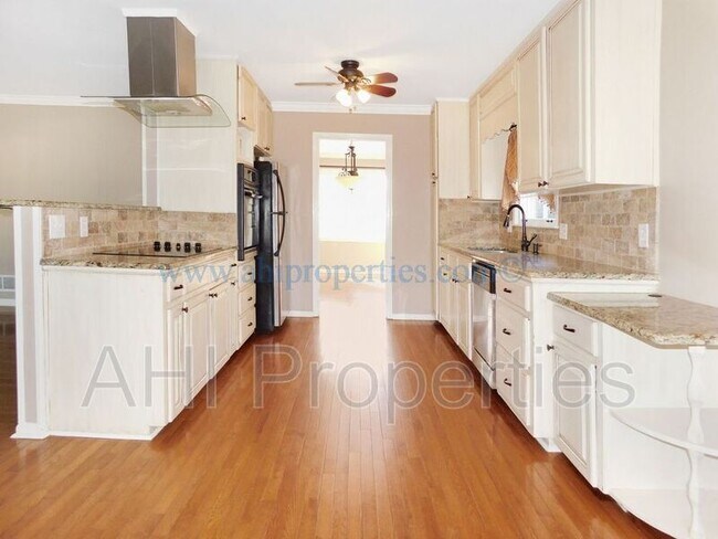 Building Photo - 2247 Sherrlyn Dr N