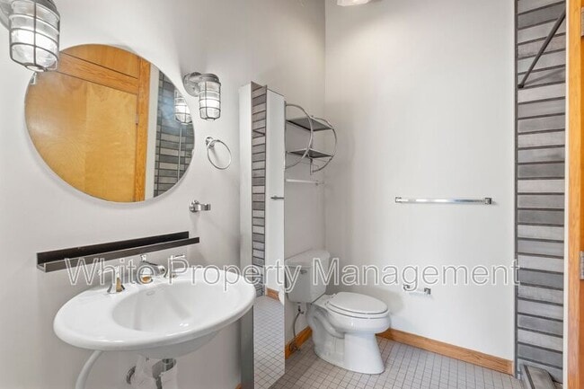 Building Photo - 3205 N Davidson St