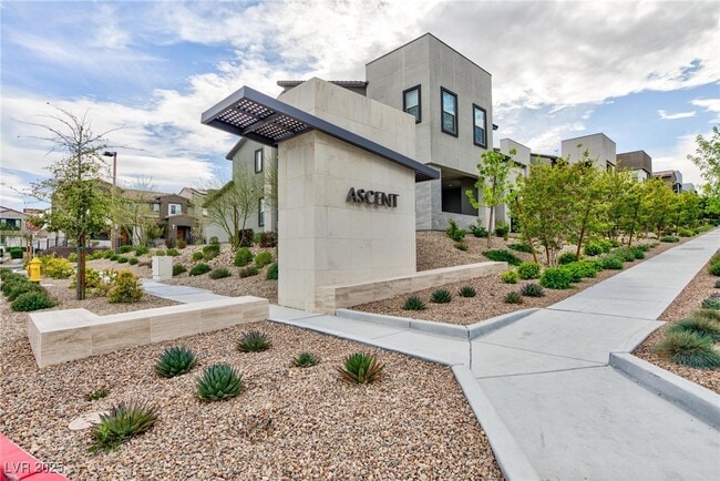 Building Photo - 527 Sonoma Range St