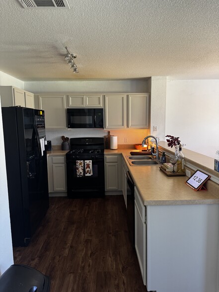 Building Photo - 251 Quarter Ave