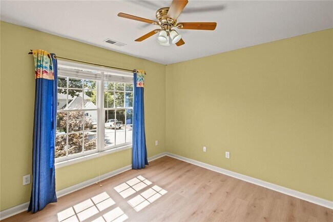 Building Photo - 12857 Waterside Dr