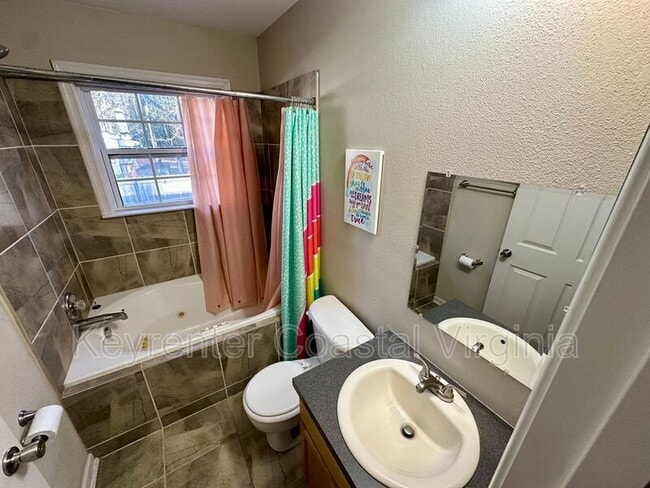 Building Photo - 22265 Deep Bottom Dr