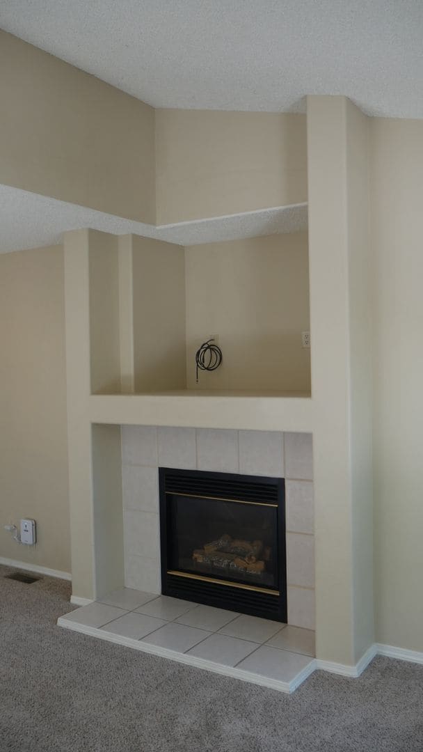 Building Photo - 4 Bed 3 Bath off Dublin/Powers w/AC- Avail...