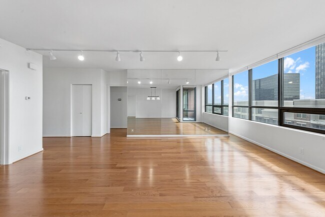 Building Photo - 5150 Hidalgo St