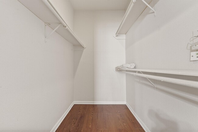 Building Photo - 2255 Braeswood Park Dr