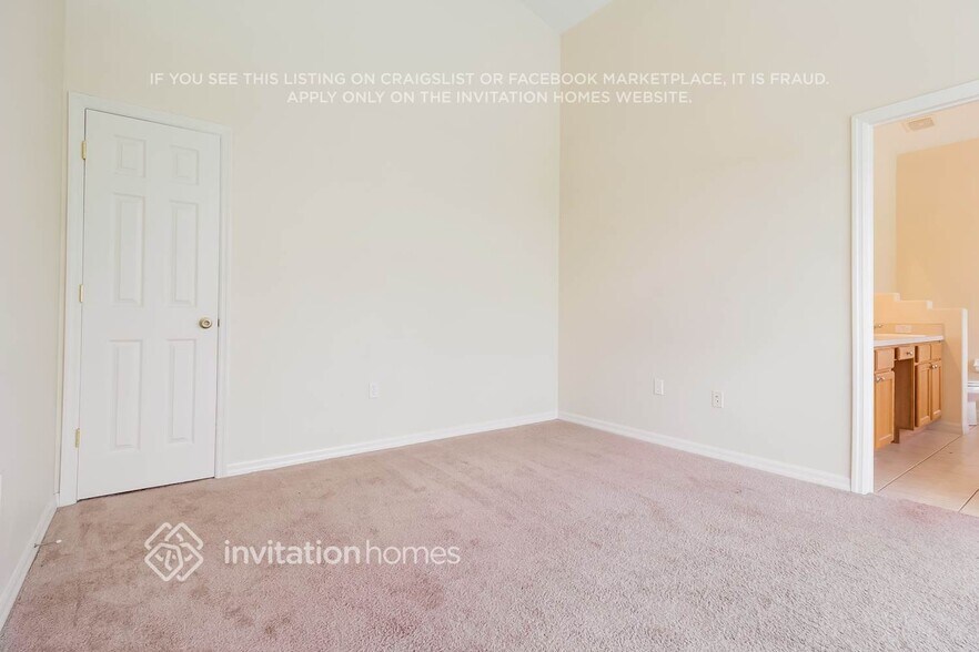 Building Photo - 16725 Rolling Green Dr