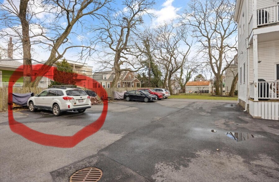 2 parking spots off the street - 8 Mount Vernon St