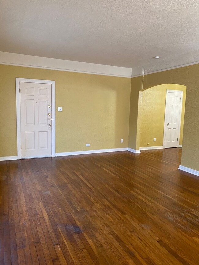 Building Photo - 268 E Lullwood Ave