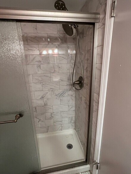 Building Photo - 568 Thrush Ct