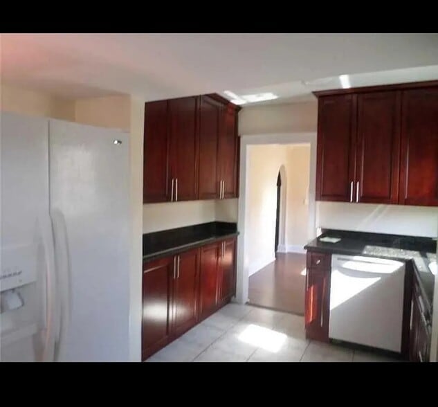 Building Photo - 423 N L St