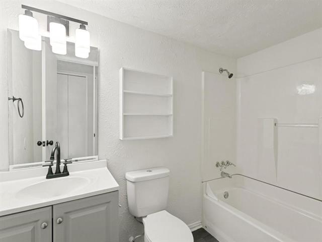 Building Photo - 905 Hawthorne Dr