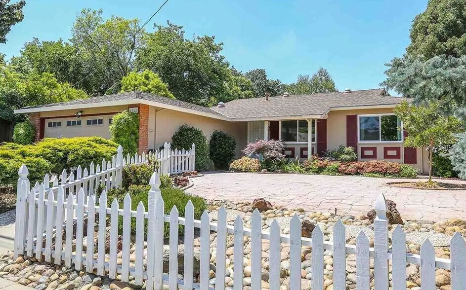 Primary Photo - 5466 Florida Dr