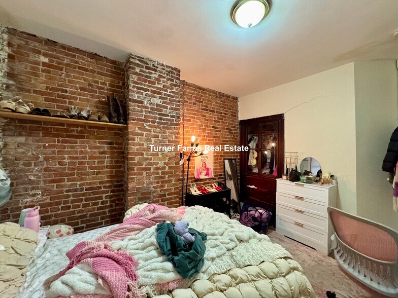 Building Photo - 71 Pontiac St