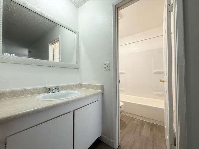 Building Photo - Convenient Studio Across from UNLV!
