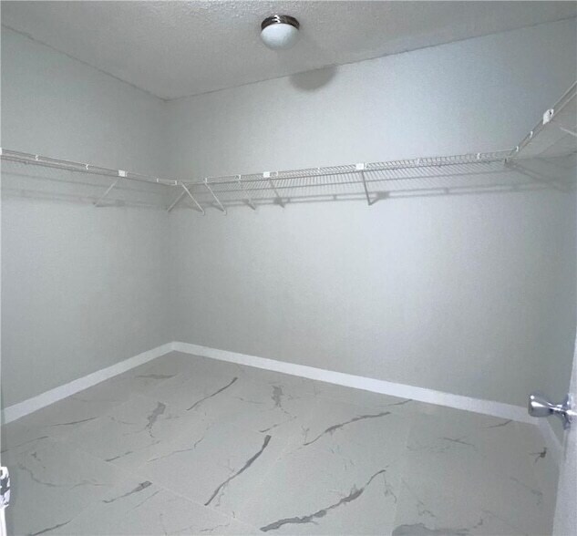 Building Photo - 701 N Pine Island Rd