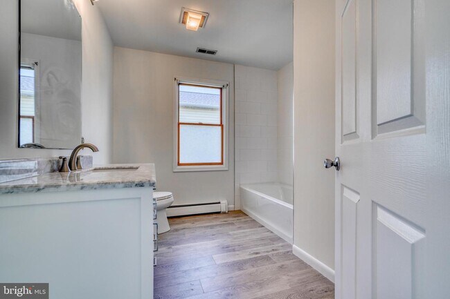 Building Photo - 2166 Lake Dr