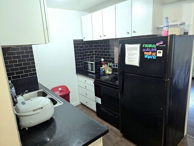 Building Photo - Nice Private Guy Room Downtown