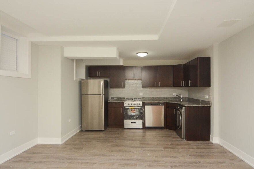 Building Photo - 436 W Belden Ave