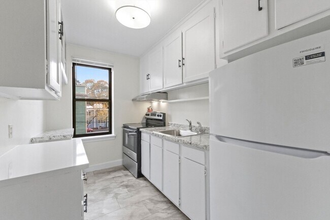 Building Photo - 38-40 Cedar Street Unit 243