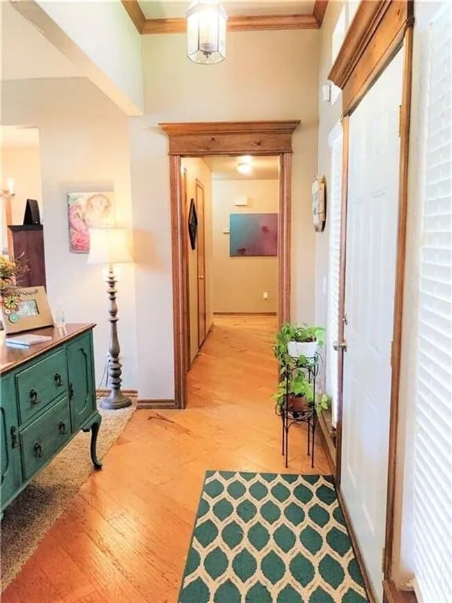 Building Photo - Spacious Home - Storm Shelter - Edmond Sch...