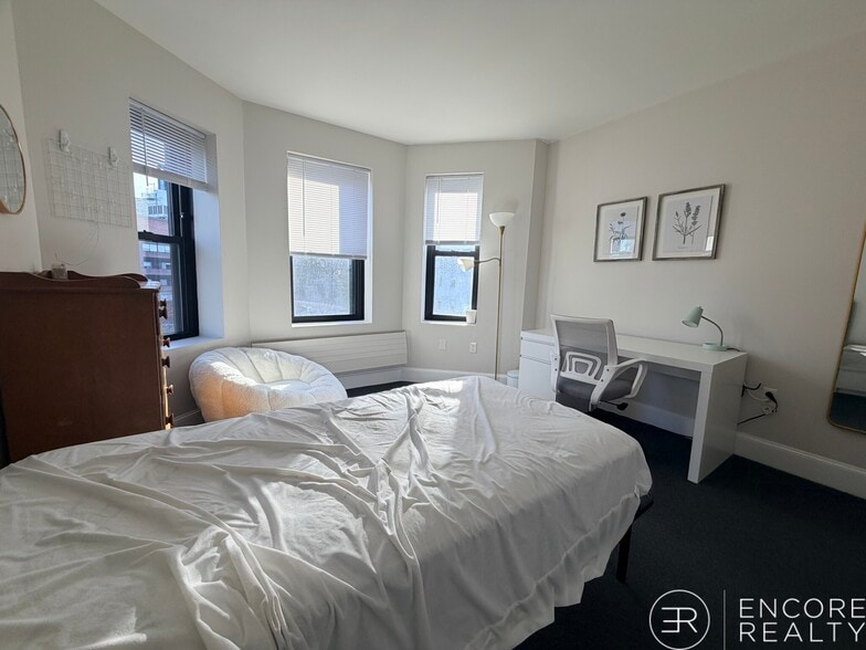 Building Photo - 16 Aberdeen St