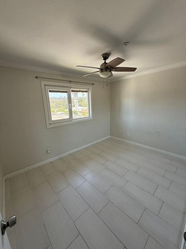 Building Photo - Modern 3 Bedroom, 2.5 Bath Two-Story Townh...