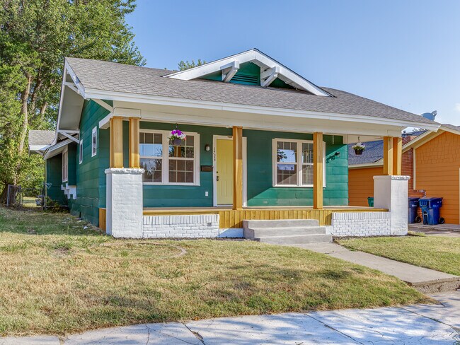 Building Photo - 1723 W Park Pl