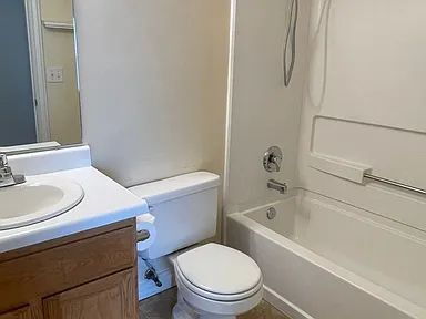 Building Photo - "Spacious 4-Bedroom Townhouse in Eagle Mou...